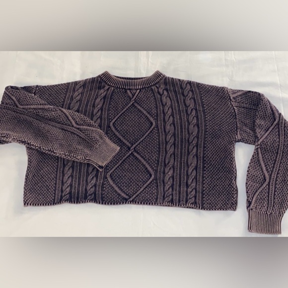 Akaiv Mineral Wash Cable Knit Cropped Sweater - Picture 8 of 14